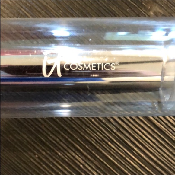 it Cosmetics Luxe Complexion Foundation Brush - Picture 4 of 6